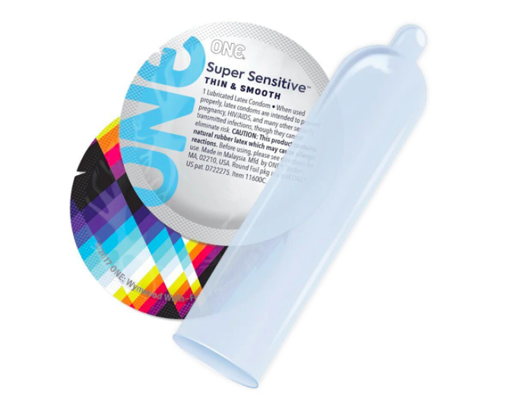 Презервативи ONE Super Sensitive, 12 шт, гладенькі, з додатковою змазкою, паковання-тубус