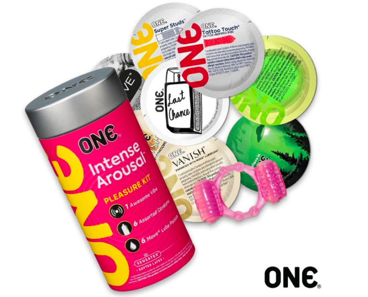 Подарунковий набір ONE Intense Arousal, у комплекті 6 презервативів, 6 саше з лубрикантом, віброкільце