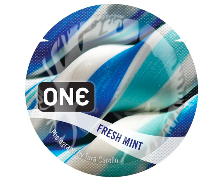 Набір ароматизованих презервативів ONE FlavorWaves, 100 шт, 6 ароматів, 6 кольорів, паковання-тубус