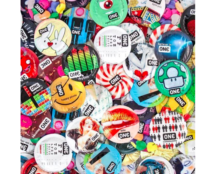 Презерватив ONE Classic Select Contest Collection, 1 шт, гладенький, зі змазкою, дизайнерське паковання