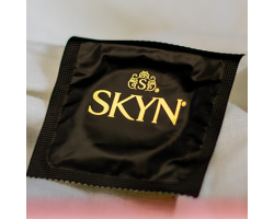 Безлатексні преміум-презервативи SKYN Close Feel щільна посадка 1шт