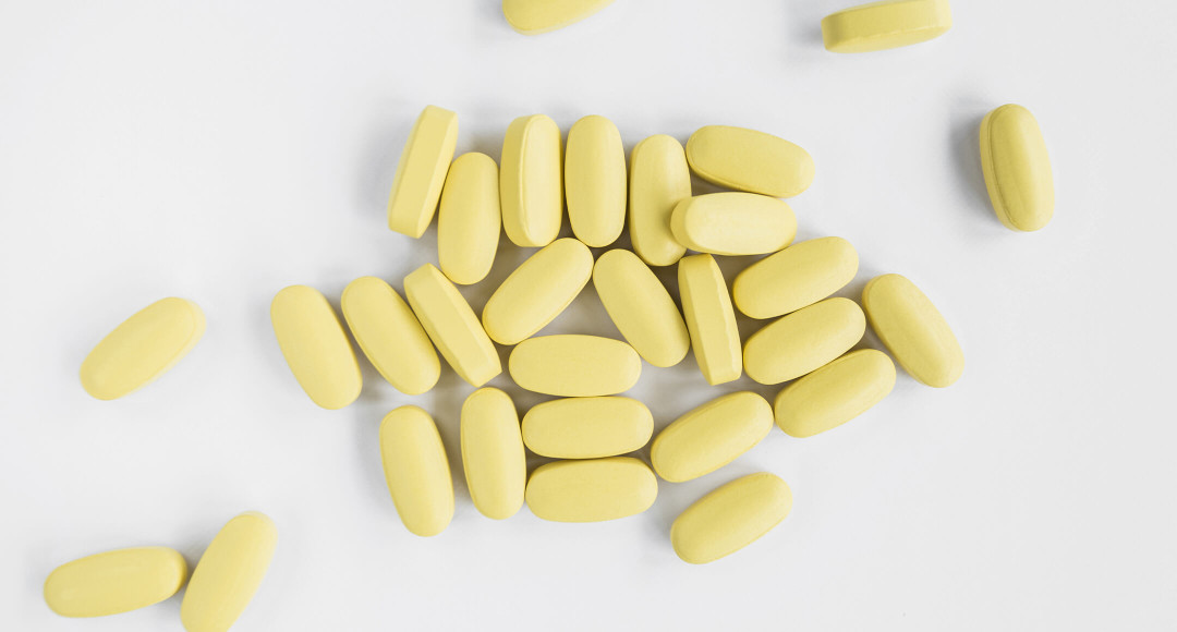 Біотин – чим корисний для волосся та нігтів і як правильно його приймати?