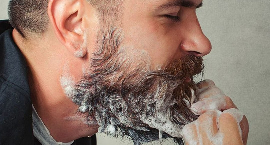 Як часто варто мити бороду: корисні поради від експерта