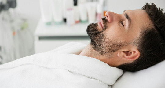 Корисні поради щодо догляду за бородою і волоссям для чоловіків
