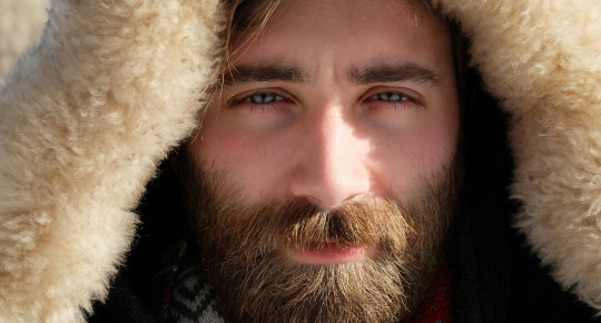 Як міноксидил допомагає стимулювати ріст бороди і вусів