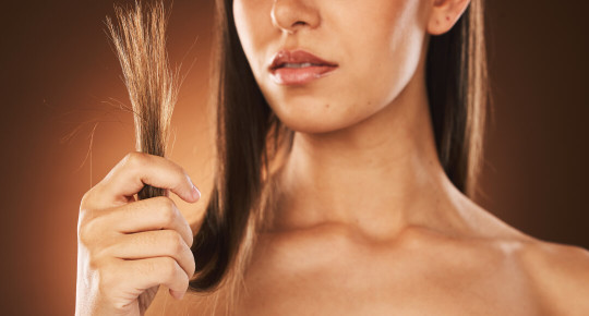 Що впливає на ріст волосся у жінок?